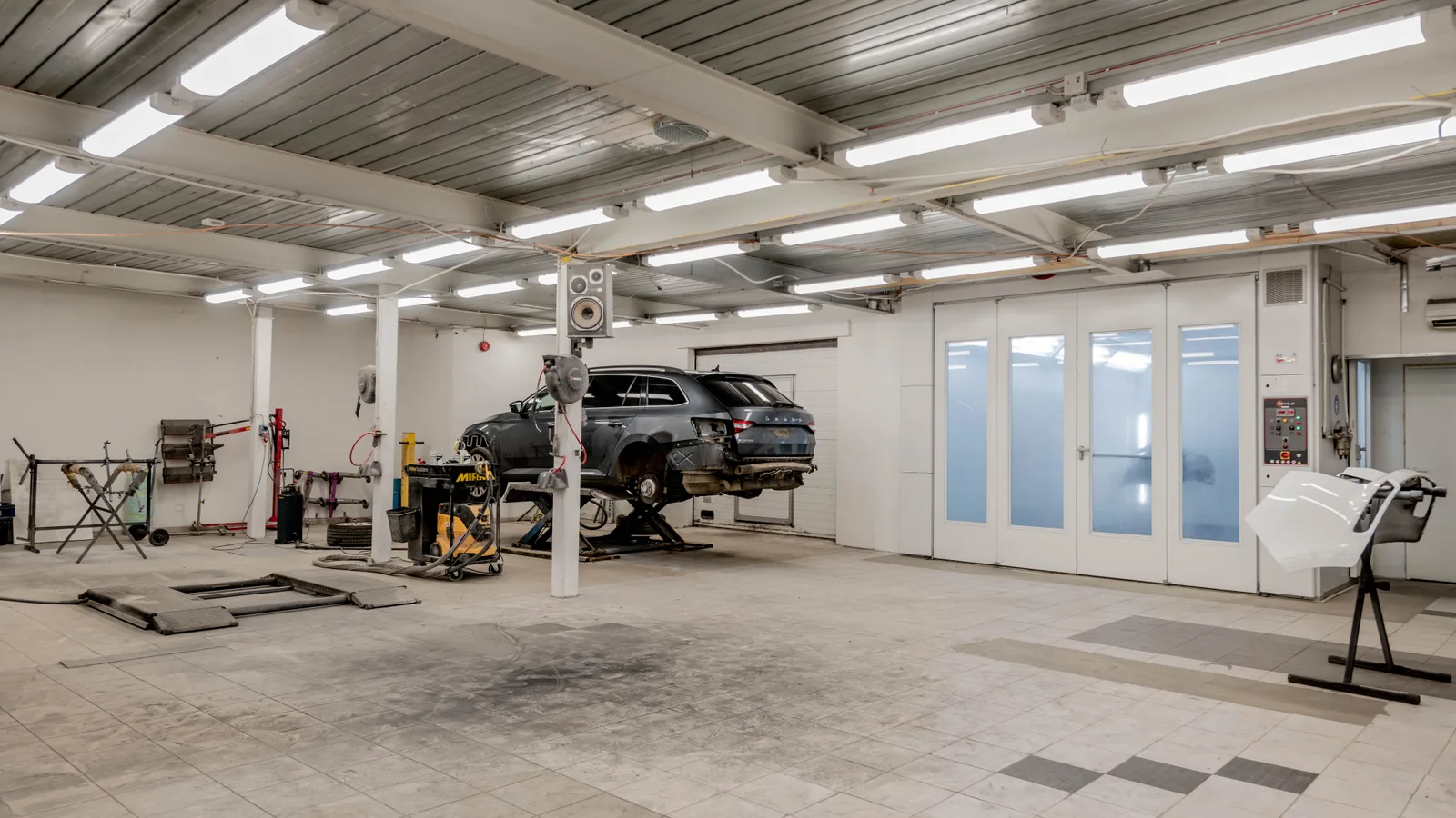Mechanic Shop & Auto Service Area Cleaning