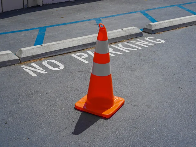 NO PARKING Stencils