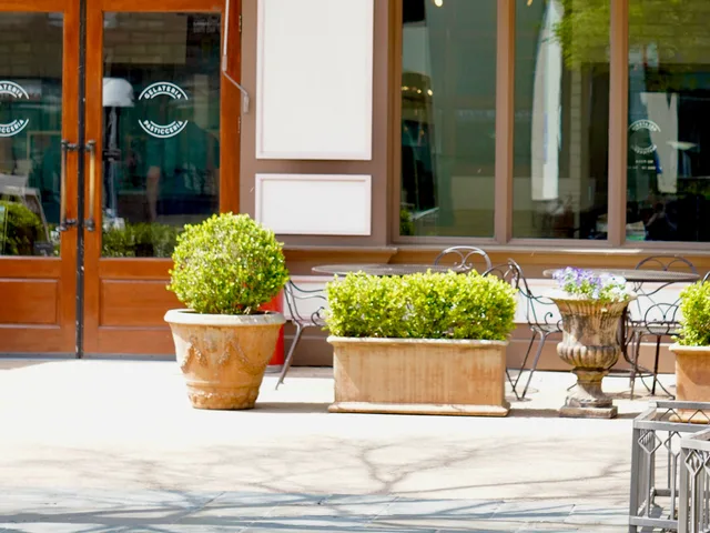 Restaurant Exterior Cleaning